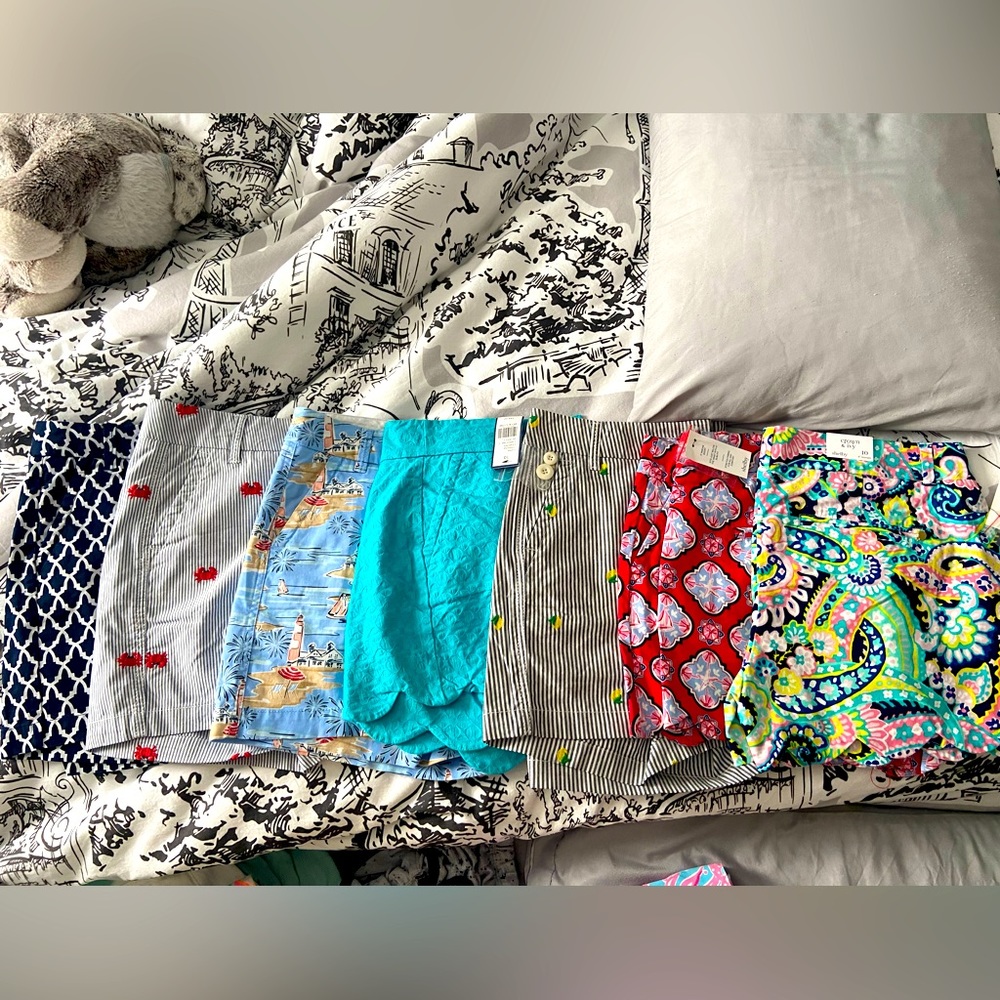 🚫Sold 🚫 Crown & Ivy shorts!
